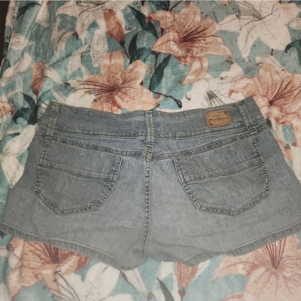 Women’s Denim Shorts - Blue Jean Casual Short - Picture 4 of 7
